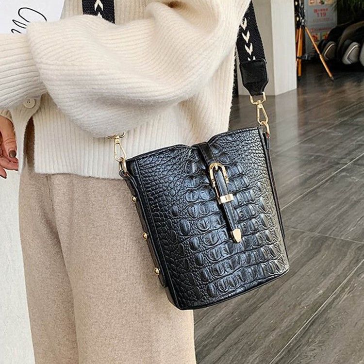 Thread Alligator Pu Rectangle Crossbody -laukut