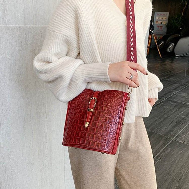 Thread Alligator Pu Rectangle Crossbody -laukut