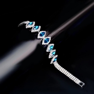 Crystal Timanttirannekoru